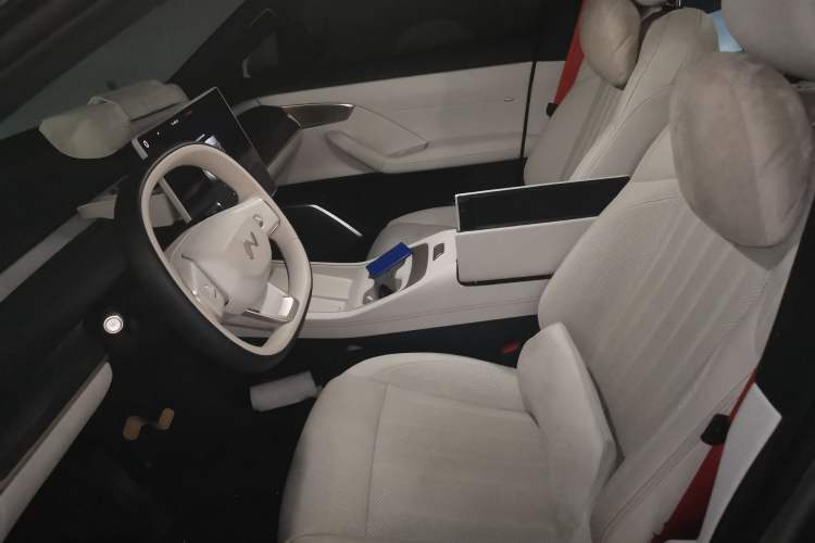 Used ONVO L60 2024 60 kWh Rear-Drive Version