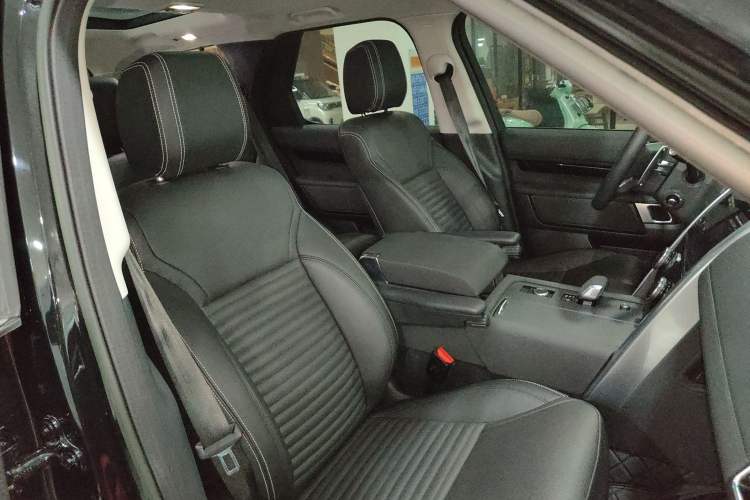 Used Land Rover Discovery 2023 Facelift 300PS S