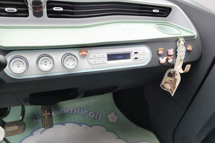 Used Wuling Hongguang MINIEV 2021 Macaron Sandwich Model 120 km Lithium Iron Phosphate