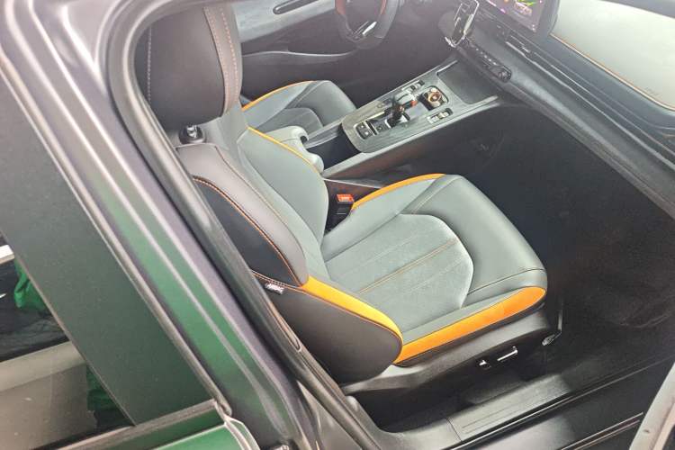 Used GAC Trumpchi EMPOW 2022 270T DCT J16 R-Style Track Edition Right Front Seat