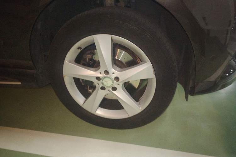 Used Mercedes-Benz M-Class 2015 ML 320 4MATIC Right Front Wheel Hub