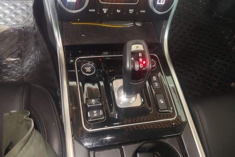 Used Jaguar XEL 2020 2.0T 200 PS S Advanced Elegance Edition Gear Lever