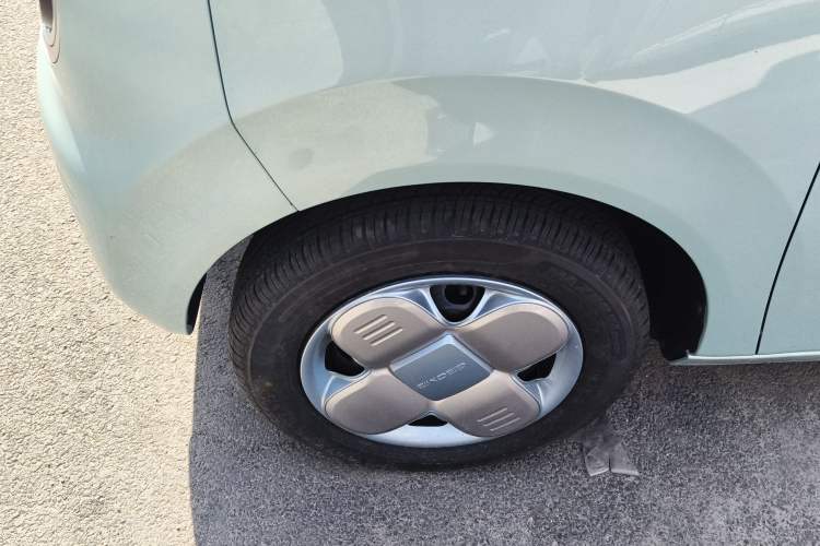 Used Geely Galaxy Panda 2023 Panda Mini 200km Endurance Bear Left Front Wheel Hub