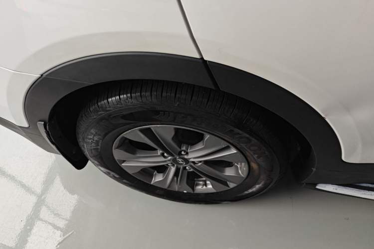 Used Hyundai Santa Fe 2013 2.4L Automatic 4x4 Smart Version Exterior 5