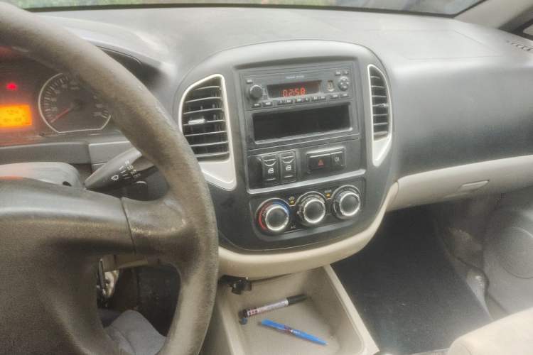 Used FORTHING Lingzhi 2016 V3 1.5L 7-Seater Standard Model China V Emission Standard