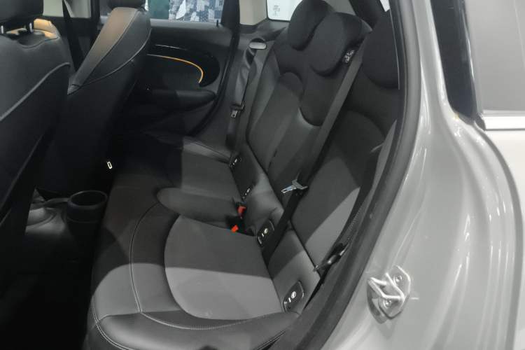 Used MINI 2022 1.5T COOPER Classic Edition Five-Door Version Interior 4