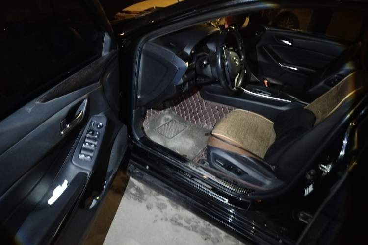 Used Toyota Avalon 2019 2.0L XLE Premium Edition China VI