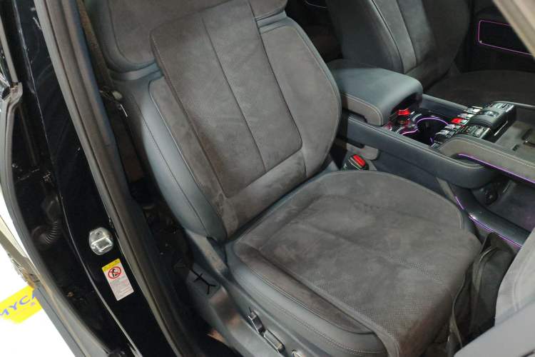 Used Formula Leopard 5 2023 Cloud Ride Flagship Edition
