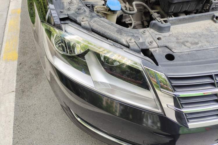 Used Volkswagen Lavida 2013 Restyled Classic 1.6L Manual Comfort Edition Right Front Headlight