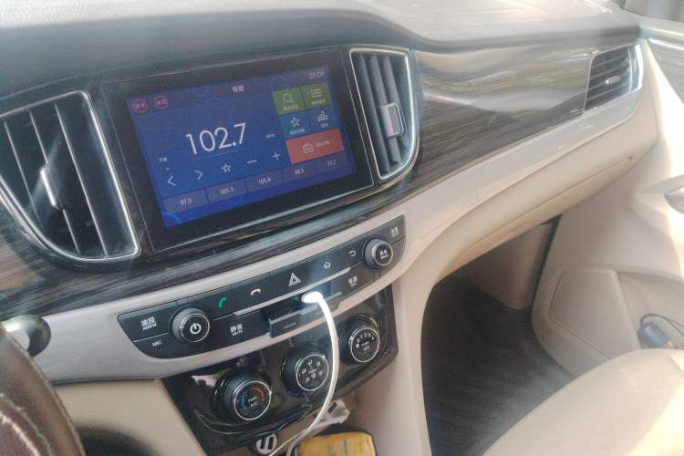 Used Baojun 730 2016 1.5L Manual Comfort Version 7 Seats China V Emission Standard Audio And AC Panel