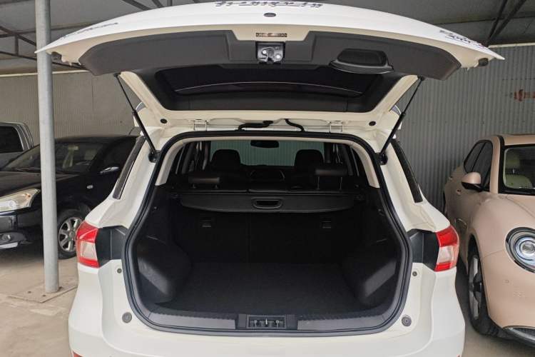 Used GAC Trumpchi GS4 2017 200T Manual Two-Wheel Drive Elite Edition Trunk