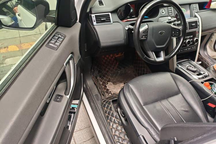 Used Land Rover Discovery Sport 2019 240 PS SE Version China V Standard Interior 3