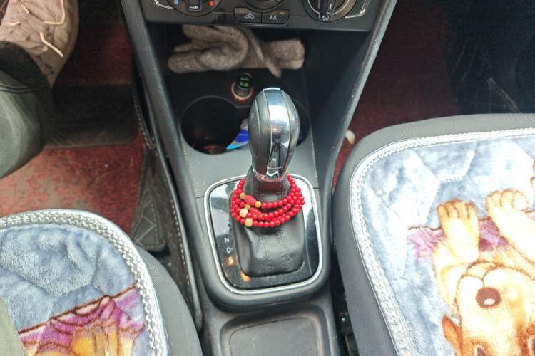 Used Volkswagen Polo 2016 1.6L Automatic Comfort Model Gear Lever