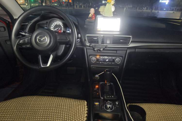 Used Mazda 3 Axela 2017 Sedan 1.5L Automatic Luxury Model Emission Standard China V
