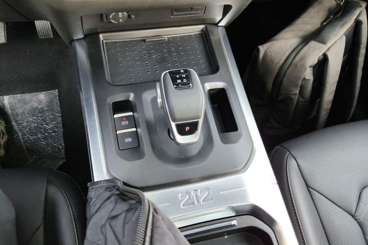 Used 212 T01 2024 2.0T Explorer
