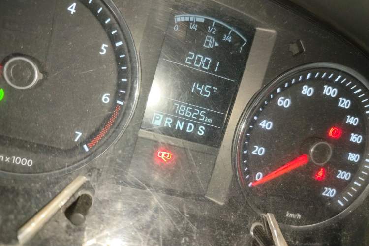 Used Volkswagen Lavida 2011 1.6L Automatic Premium Edition Odometer Close Up