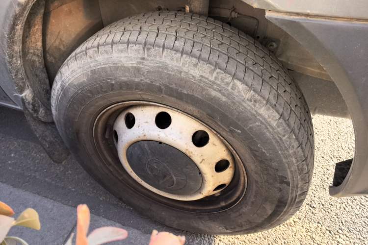 Used SAIC MAXUS Xintu V80 2015 2.5T AMT Aoyuntong Edition Short Wheelbase Mid-Height