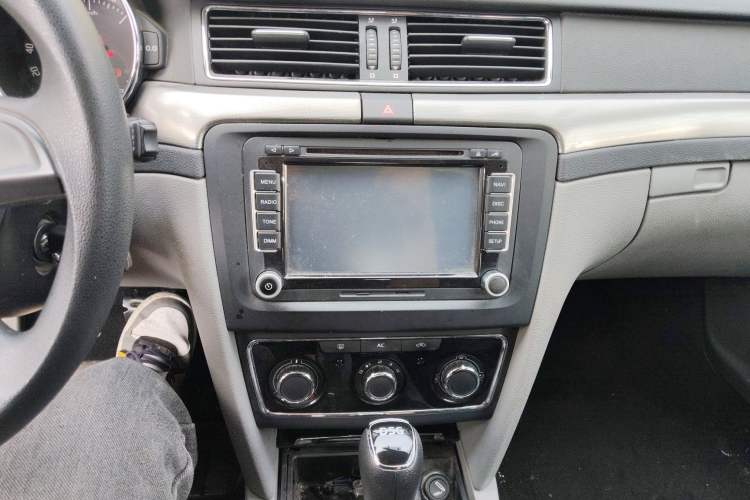 Used Skoda Superb 2013 1.4TSI DSG Sport Edition Audio And AC Panel