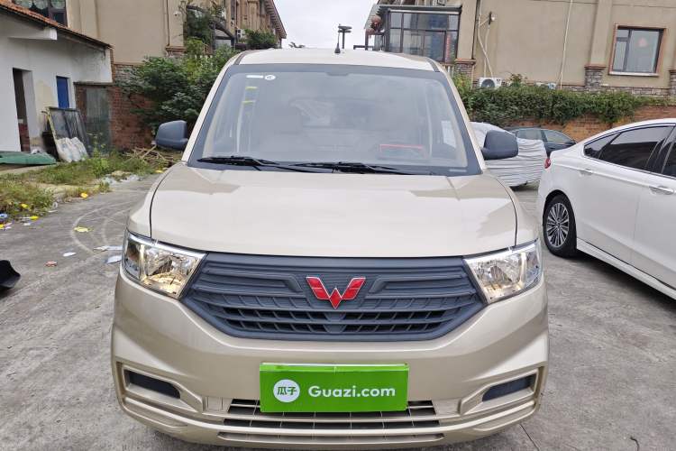 Used Wuling Hongguang V 2022 1.5L Jingqu Edition Enclosed-Window Vehicle with Hydraulic Power Steering LAR