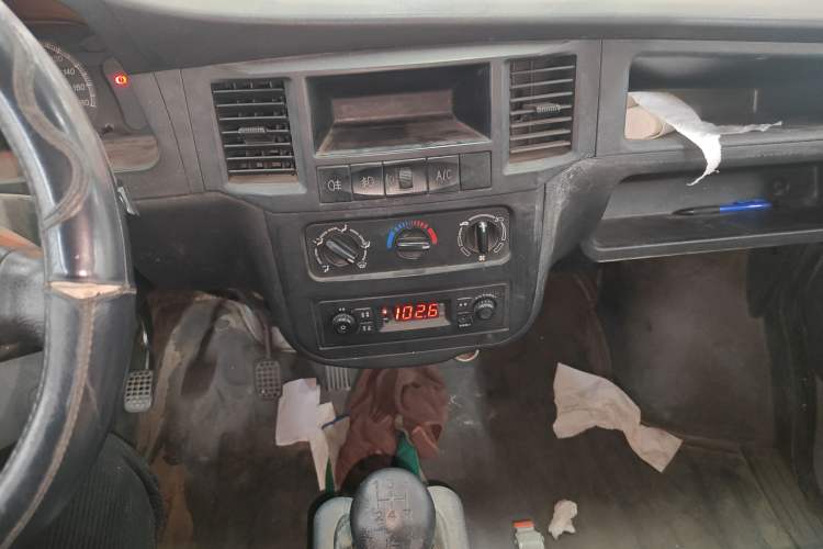 Used Wuling Zhiguang 2015 1.2L Practical LS-I Model Audio And AC Panel