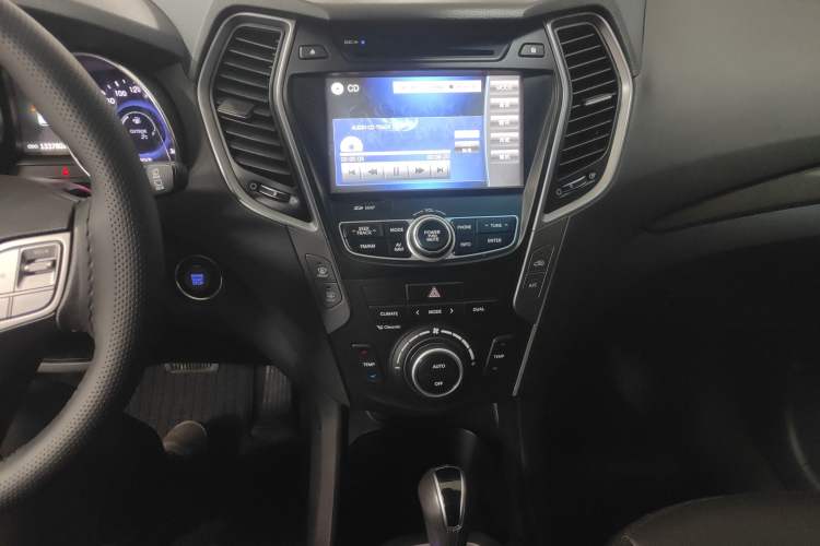 Used Hyundai Santa Fe 2015 2.0T Automatic All-Wheel Drive Smart Version 5 Seats