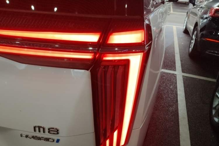 Used GAC Trumpchi M8 2023 Zongshi Series Dual-Motor Supreme Edition Exterior 3