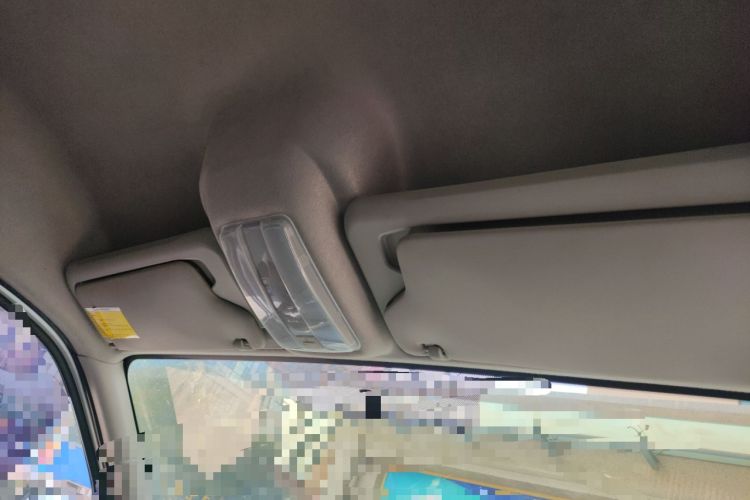 Used SAIC MAXUS Xintu V80 2021 2.0T Manual Classic City Delivery King Short Wheelbase Mid-Roof Design 3 Seats