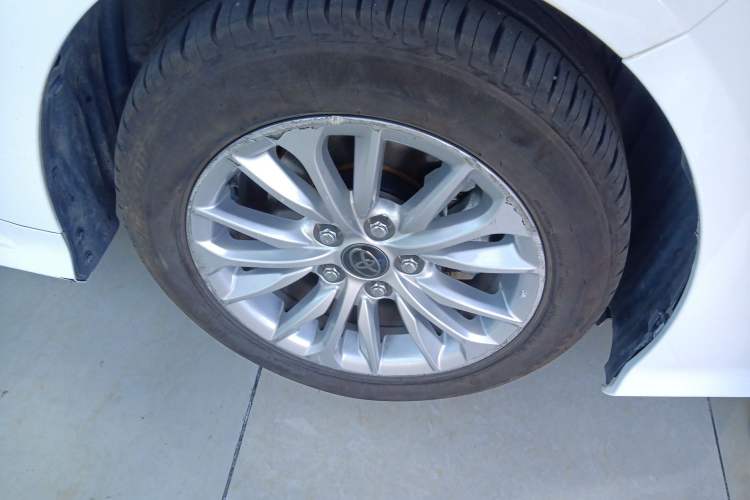 Used Toyota Allion 2023 2.0L Pioneer Edition Right Front Wheel Hub