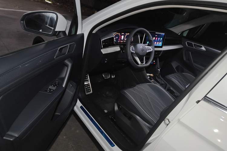 Used Volkswagen Tiguan L 2025 Model Outstanding Version 330TSI Automatic Two-Wheel Drive R-Line Longyao Edition