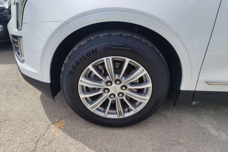 Used Cadillac XT5 2018 25T Luxury Model Exterior 4