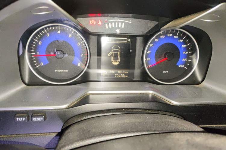 Used Geely Auto Emgrand 2015 Sedan 1.3T CVT Upward Edition Odometer Close Up