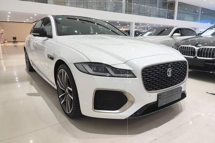 Used Jaguar XFL 2024 2.0T P300 Four-Wheel Drive Flagship Sport Gold Edition Front Right 45 Deg