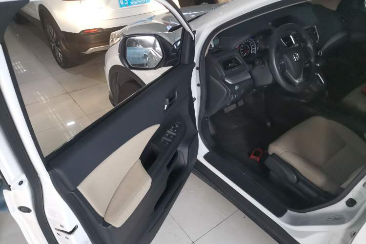 Used Honda CR-V 2015 2.0L two-wheel drive urban version