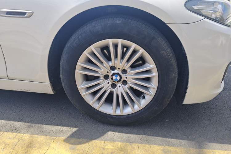Used BMW 5 Series 2014 525Li Leading Model Right Front Wheel Hub