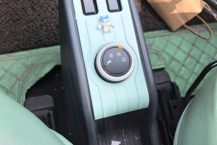 Used Wuling Hongguang MINIEV 2021 Macaron Fashion Model Lithium Iron Phosphate Gear Lever