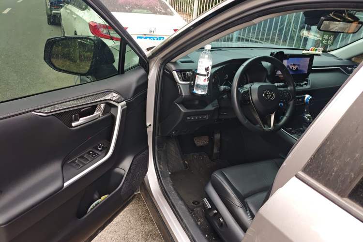 Used Toyota Wildlander 2023 Dual-Motor 2.5L E-CVT Four-Wheel Drive Prestige Edition Driver Seat