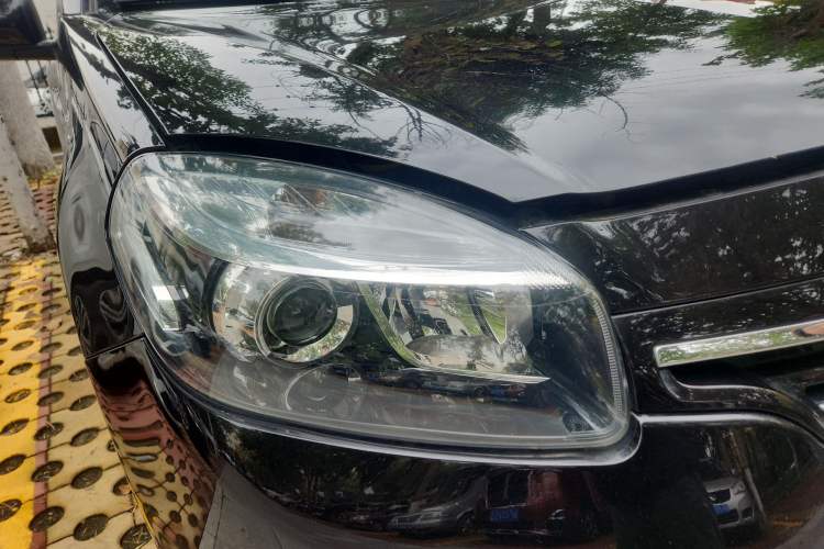 Used Renault Koleos 2014 2.5L 4x4 Comfort Edition Right Front Headlight