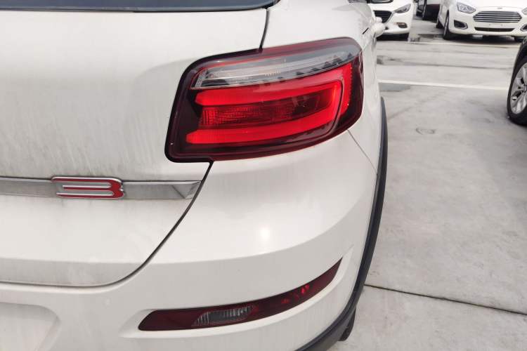 Used Qoros 3 2016 Urban SUV 1.6T Automatic Zhiyue Model Exterior 3