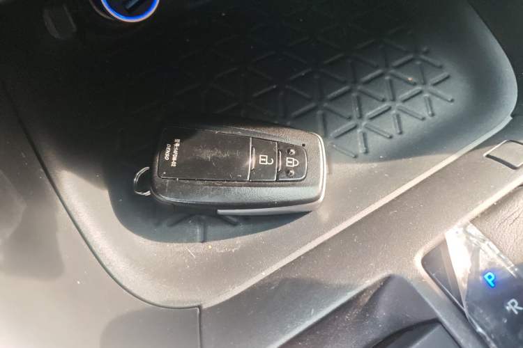 Used Toyota RAV4 2020 2.0L CVT Two-Wheel Drive Fashion Edition Vehicle Key