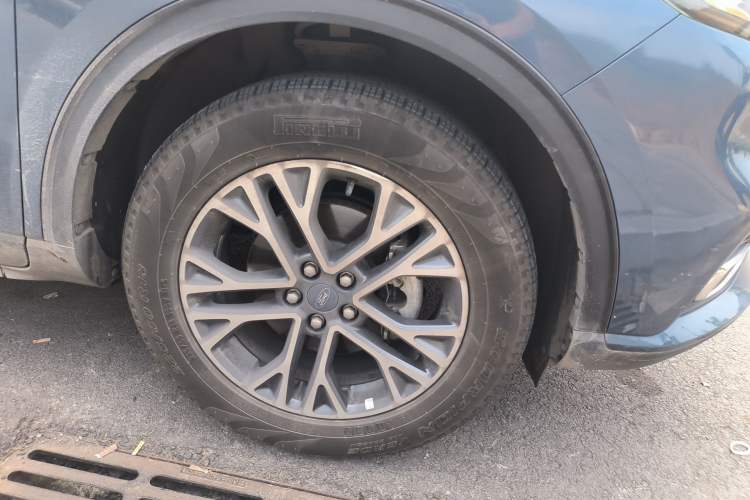 Used Ford Escape 2020 EcoBoost 245 Two-Wheel-Drive Titanium Edition Right Front Wheel Hub