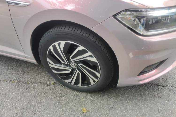 Used Volkswagen Sagitar 2022 280TSI DSG Excellence Edition Right Front Wheel Hub