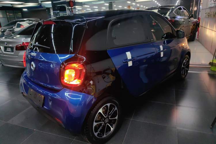 Used smart forfour 2016 1.0L 52 kW Passion Edition
