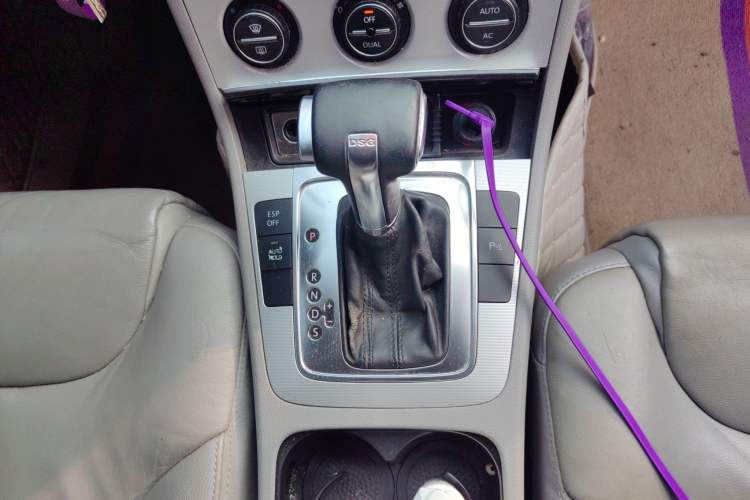 Used Volkswagen Magotan 2011 1.8TSI DSG Comfort Model Gear Lever