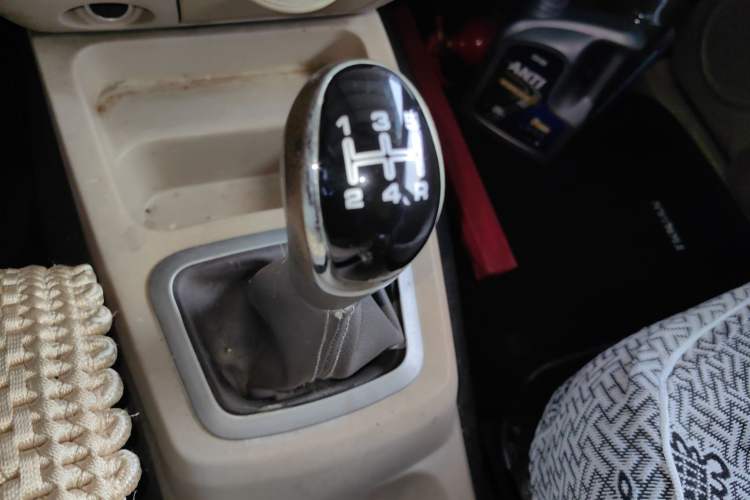 Used BAIC Weiwang M30 2015 1.5L Comfort Version BJ415B Gear Lever