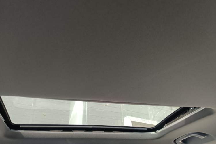 Used Geely Auto Emgrand X7 Sport 2026 Model 1.5TD Joyful Headliner