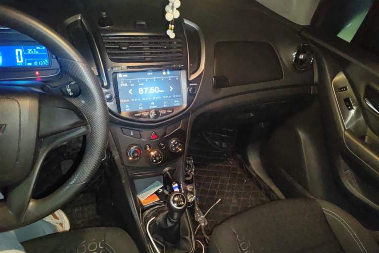 Used Chevrolet Trax 2014 1.4T Manual Two-Wheel Drive Comfort Model Audio And AC Panel