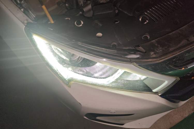 Used BYD Qin New Energy 2015 1.5T Dual-Crown Flagship Plus Edition Right Front Headlight