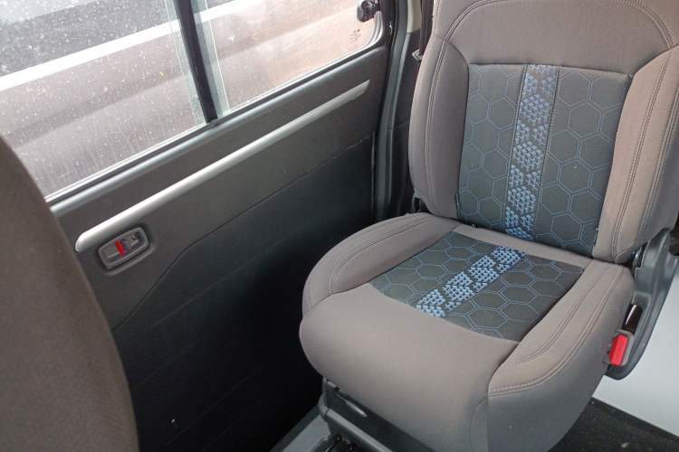 Used FORTHING Lingzhi 2023 M5L 1.6L Comfort Edition 7-Seater
