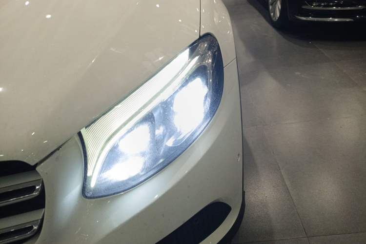 Used Mercedes-Benz GLC 2016 GLC 300 4MATIC Dynamic Model
