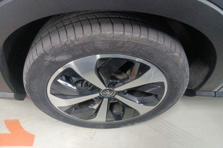 Used BYD Song PLUS New Energy 2021 DM-i 110KM Flagship Model Left Front Wheel Hub